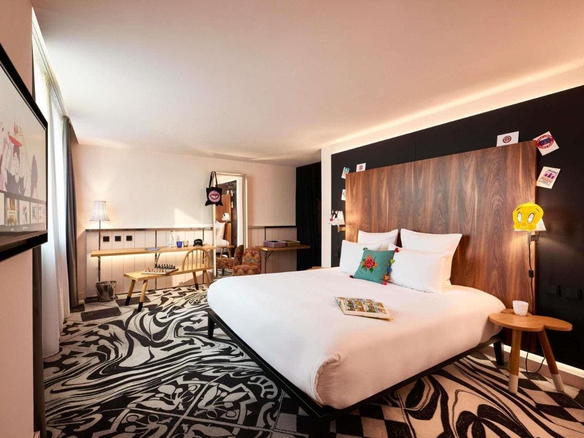 A double room with a wooden headboard and patterned carpet